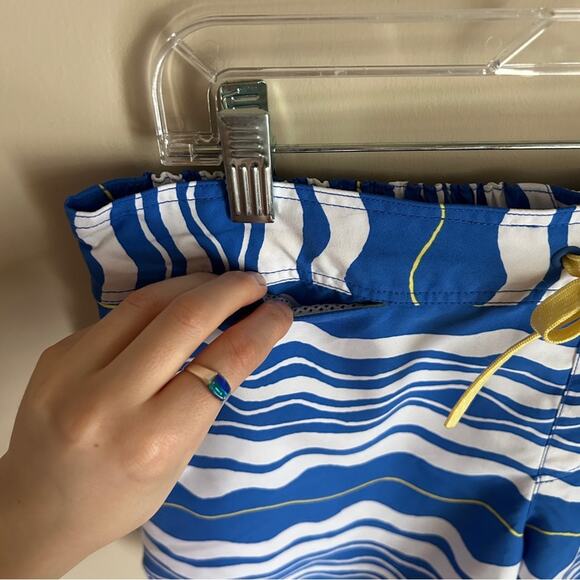 Columbia Blue/White/Yellow Wave Pattern Elastic Waist Unlined Shorts Size Large - Picture 4 of 10